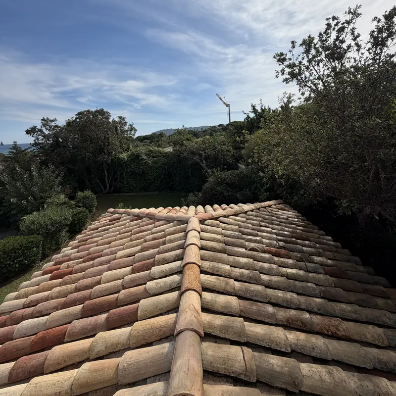 Versant de toiture traité à l'hydrofuge incolore à Saint-Tropez